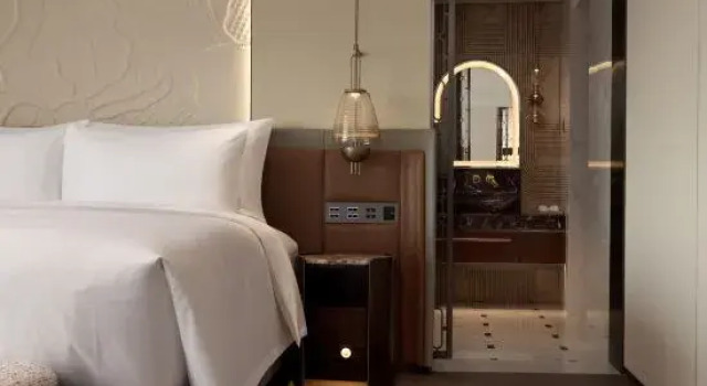 Люкс Premier 上海昆仑华亭宾馆 The Kunlun Hua Ting Hotel & Towers,Shanghai