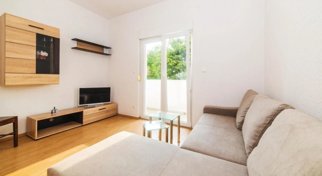 Beautiful Apartment in Kastel Stari With 3 Bedrooms, Outdoor Swimming Pool and Sauna