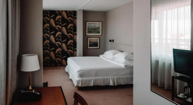 Полулюкс с балконом Отель Holt - The Art Hotel