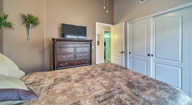 Hot Tub Relaxation & Golfing: Bright Chandler Home