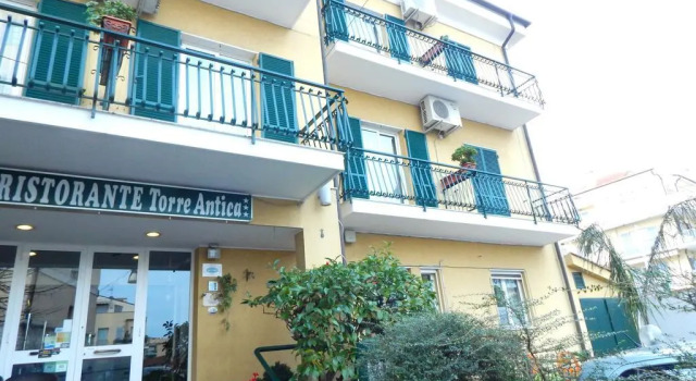 Hotel Torre Antica, Забронировать Отель Отели Лоано с бассейном, Бассейн