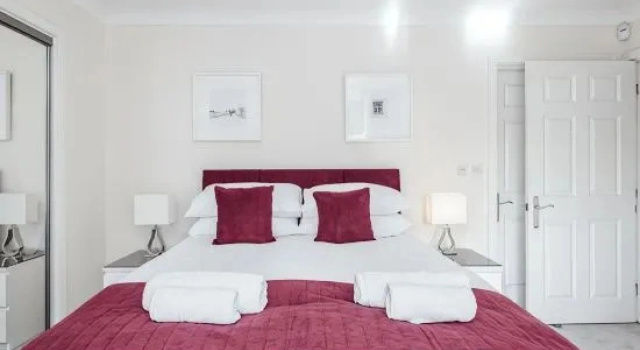 Апартаменты Roomspace Serviced Apartments - Royal Swan Quarter