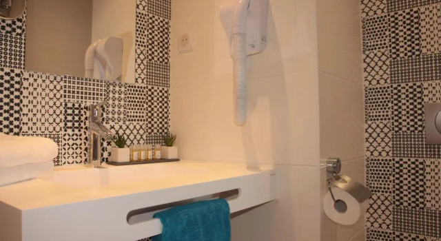 Трёхместный номер Standard Le Cornouaille Hotel & Spa
