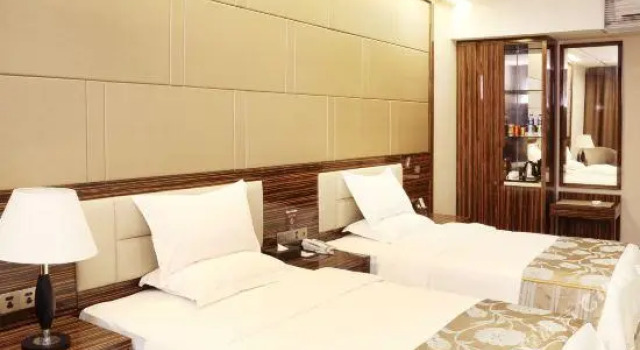 Люкс Deluxe Biluohai Hotel (Guangzhou Jianggao)