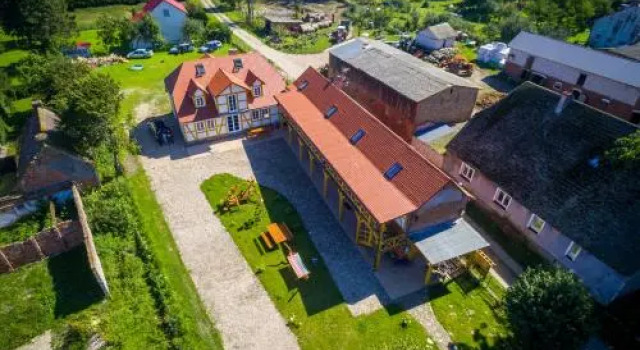 Nad morzem i jeziorem Dworek Kopań, Buchen Sie Hotel Kopań Westpommern