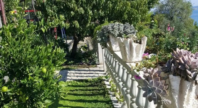 Nina - sea View Family Apartments - Sa1a, Rezerwuj Apartament Hotele w Split-Dalmatia County z parkingiem, Parking
