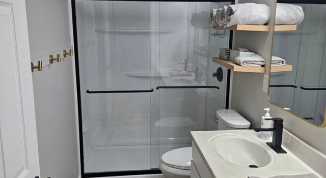 Номер Standard Steps to Water, Serene View, Updated Condo Family Fun w/ 3 Pools in Camdenton