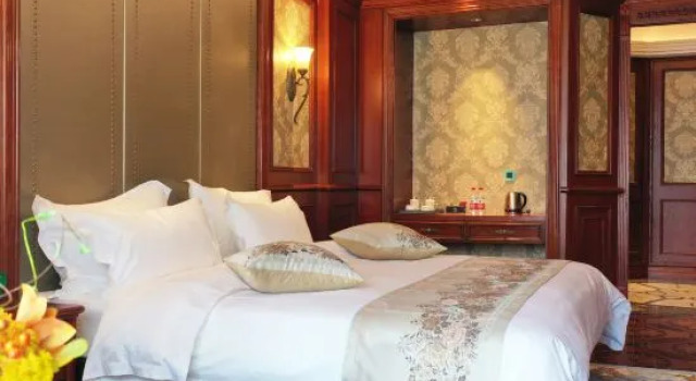 Люкс Luxury Golden Horse Horizon Hotel