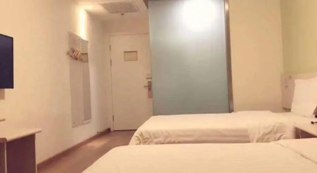 7Days Inn Chain Hotel (Tianjin Jiaotong Institute Caozhuang Subway Station)