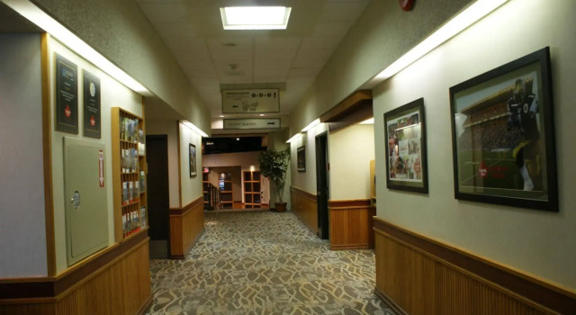 Canad Inns Destination Centre Windsor Park, Varaa Hotelli Winnipeg Manitoba