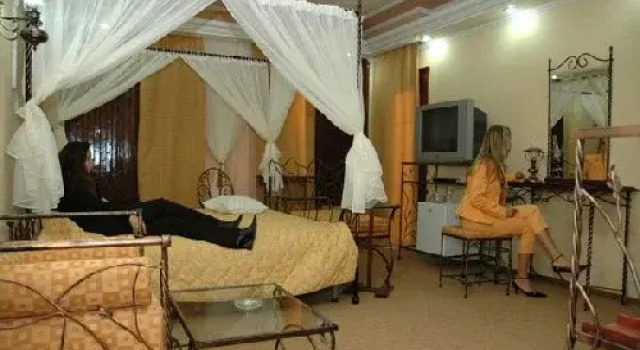 Hotel Confort Suites, Забронировать Отель Бизнес-отели Предял, рядом с Clabucet Sosire 1, 4* 5*