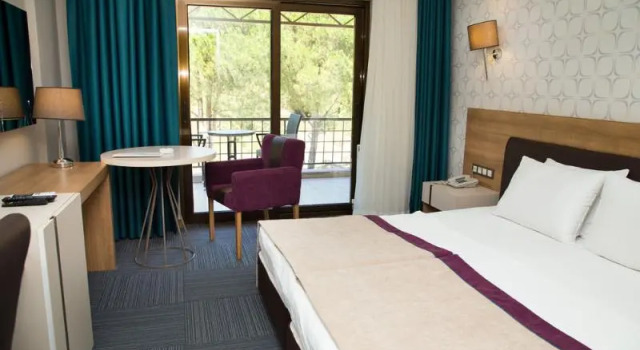 Трёхместный номер Standard с балконом Spilos Hotel