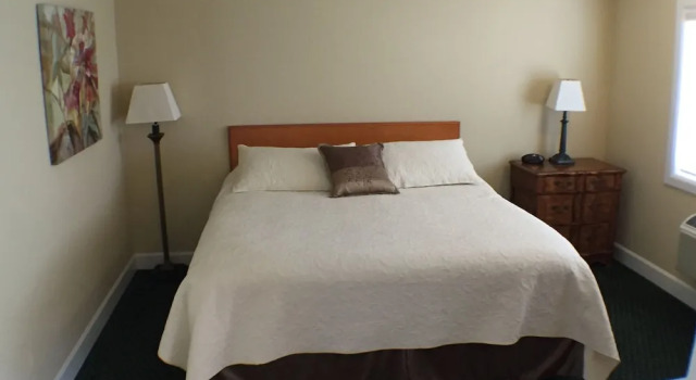 Двухместный номер Superior с балконом и с видом на озеро Whitney Mountain Lodge