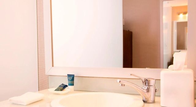 Четырёхместный номер Standard с видом на город Four Points by Sheraton Queretaro Norte