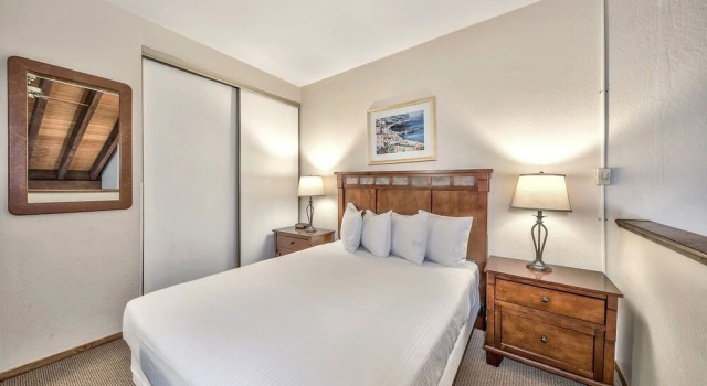1 Bedroom Condo With Pool Views - Steps From Lake Tahoe! 1 Condo by Redawning, Забронировать Апартаменты/квартира Апартаменты Саут-Лейк-Тахо, рядом с Bijou Golf Course, Апартаменты/квартира