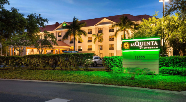 La Quinta by Wyndham Bonita Springs Naples North, Забронировать Отель Бонита-Спрингс Southwest Florida