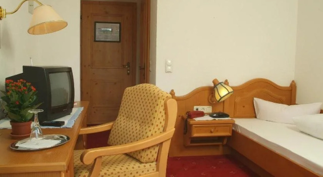 Hotel Stern, Rezervați Hotel-apartament Imst Ferienregion Imst