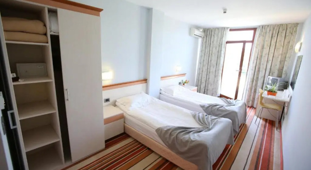 Трёхместный номер Standard с балконом Hotel Koral