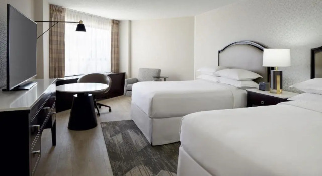 Четырёхместный номер Standard Sheraton Montreal Airport Hotel