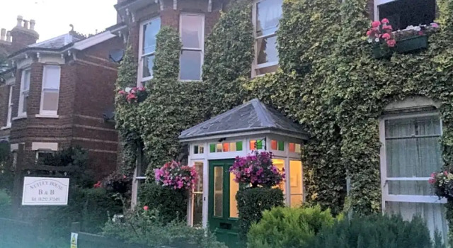 Netley Guest House, Book Pension Farnborough Surrey