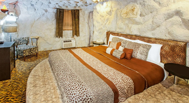 Двухместный люкс Days Inn & Suites by Wyndham Terre Haute
