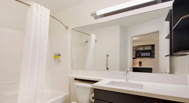 Четырёхместный люкс Candlewood Suites Rogers-Bentonville by IHG