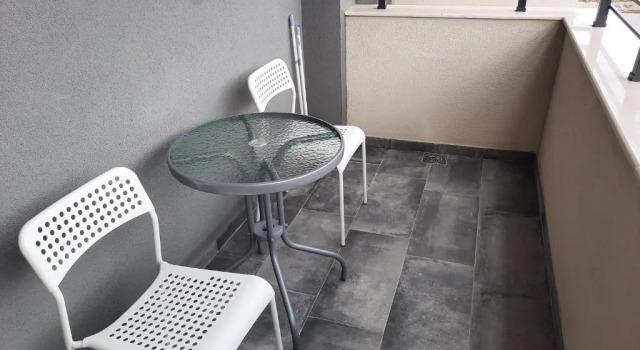 New modern 1 bedroom apartment with free parking