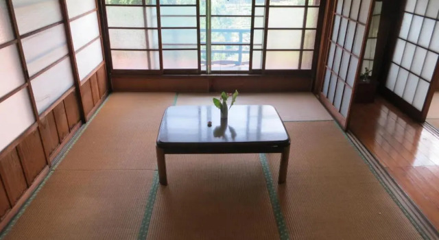 Кровать в общем номере Guesthouse Nishiki