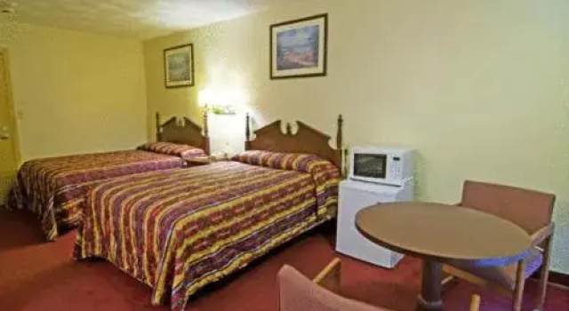 Четырёхместный номер Standard Rumford Motor Inn