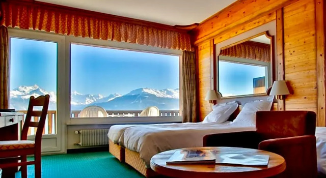 Трёхместный номер Standard с красивым видом из окна Hotel-Restaurant Le Mont Paisible, Crans-Montana