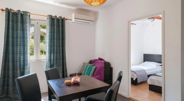 Nice Apartment in Sutivan With Wifi and 2 Bedrooms, Забронировать Апартаменты/квартира Отели Сутиван с парковкой, Парковка