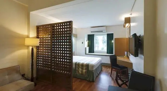 Microtel Inn & Suites By Wyndham South Forbes Near Nuvali