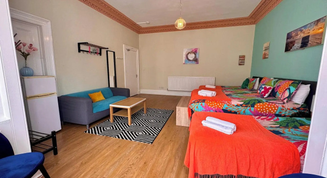 Apart Bernard Rooms, Забронировать Гостевой дом Ньюингтон Эдинбург, рядом с Национальный музей Шотландии