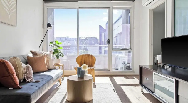 Апартаменты Stylish 2BR Apt Steps From Vic Market With Parking