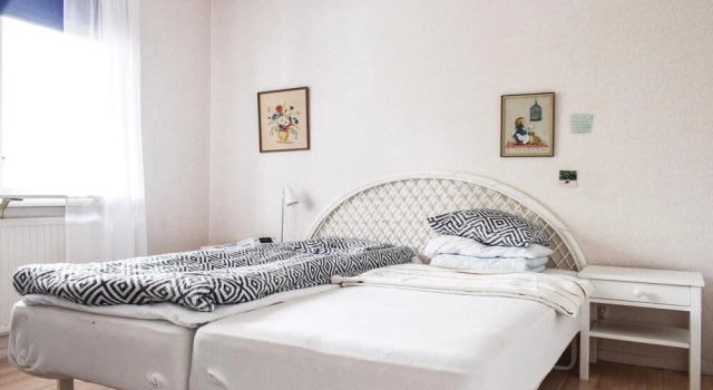 Stunning Home in Storebro With 3 Bedrooms, Book Hotel Hoteller i Storebro med parkering, Parkering