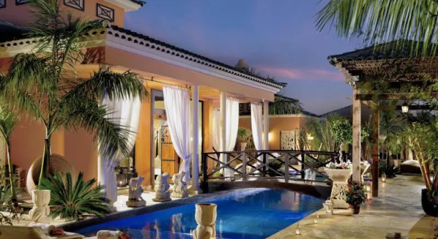 Номер Standard с видом на море Royal Garden Villas, Luxury Hotel