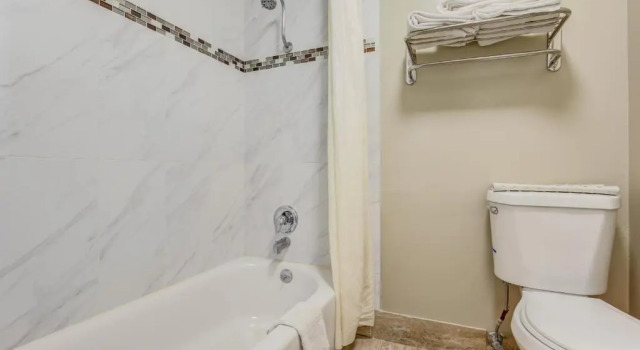 Полулюкс Econo Lodge St George North - Near Pioneer Park
