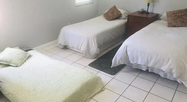 Entire 3 Bedrooms Guest House Close Beach Downtown