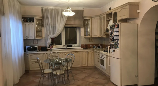 Коттедж с 5 комнатами Костылево, 107
