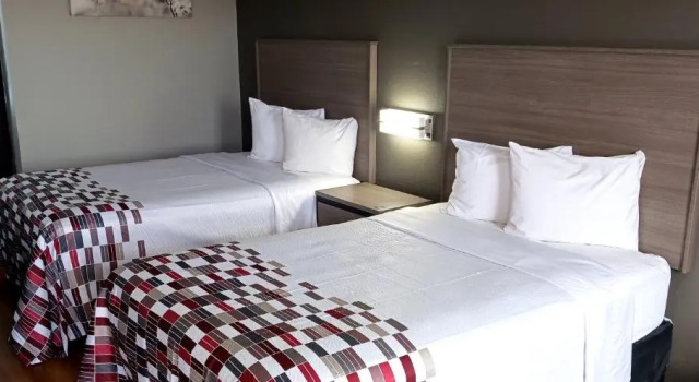 Четырёхместный номер Deluxe Red Roof Inn Fort Worth West