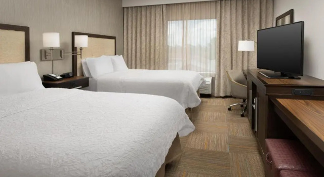 Четырёхместный номер Standard Hampton Inn & Suites Phoenix/Tempe