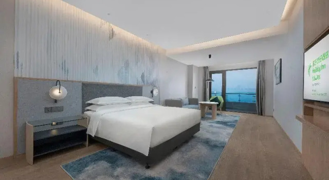 Люкс c 1 комнатой Holiday Inn Hotel & Sts Wuhan International Expo
