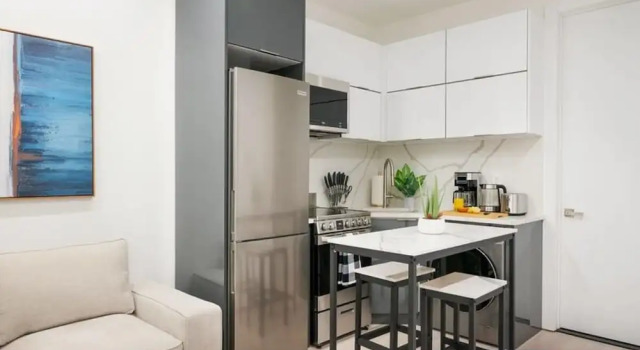 317-2a Sleek Modern 1Br UES W D