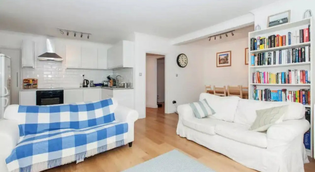 Spacious 2 Bed Flat by Hyde Park