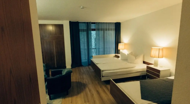 Четырёхместный номер Standard с балконом Gasthof Hotel zur Post