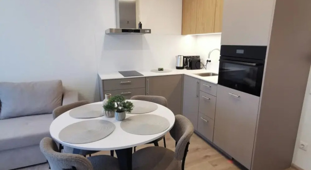 Kunigiskes Apt- Sleeps 4 - Pool & Hot Tub, Book Hotel Hotels in Klaipeda with a Pool, Swimming Pool