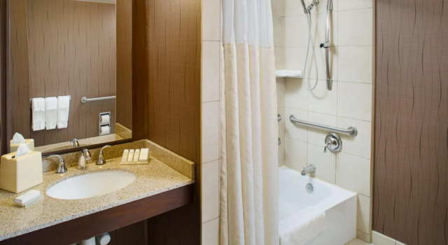 Четырёхместный номер Standard Hilton Garden Inn Albany Airport