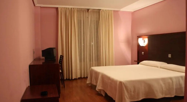 Hotel Tremazal, 预订 酒店 瓜尔多 帕伦西亚