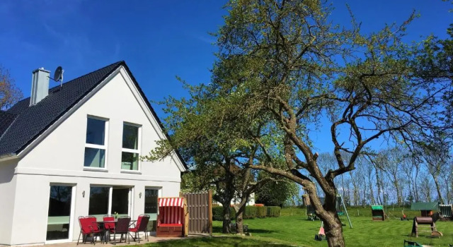Коттедж Ferienhaus Sommersonne, Hof zur Sonnenseite Fehmarn, 4 Sterne