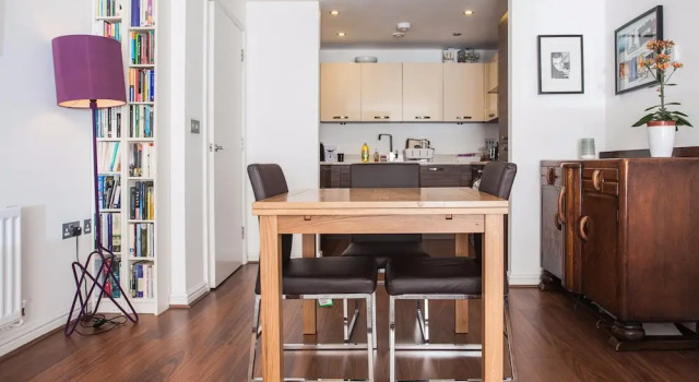 1 Bedroom Apartment Near Camberwell With Balcony